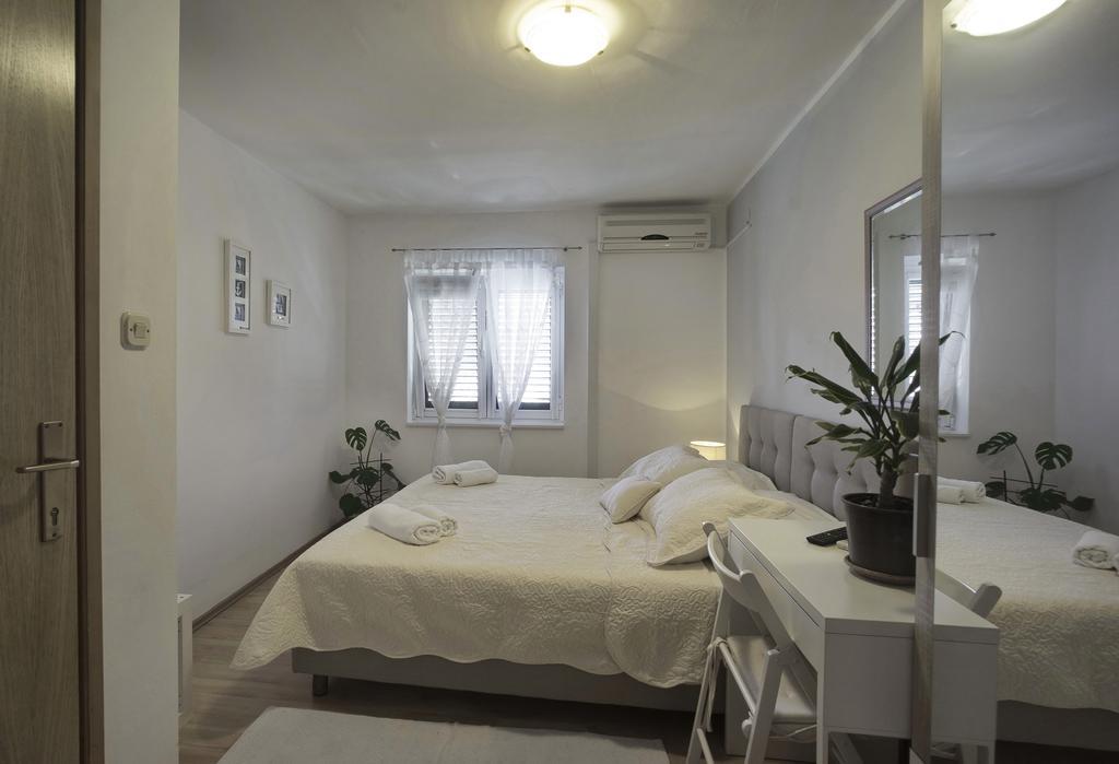Guest Accomodation Zura Skradin Exterior foto