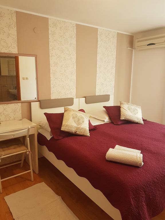Guest Accomodation Zura Skradin Exterior foto