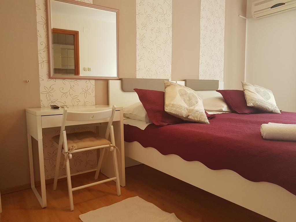 Guest Accomodation Zura Skradin Exterior foto